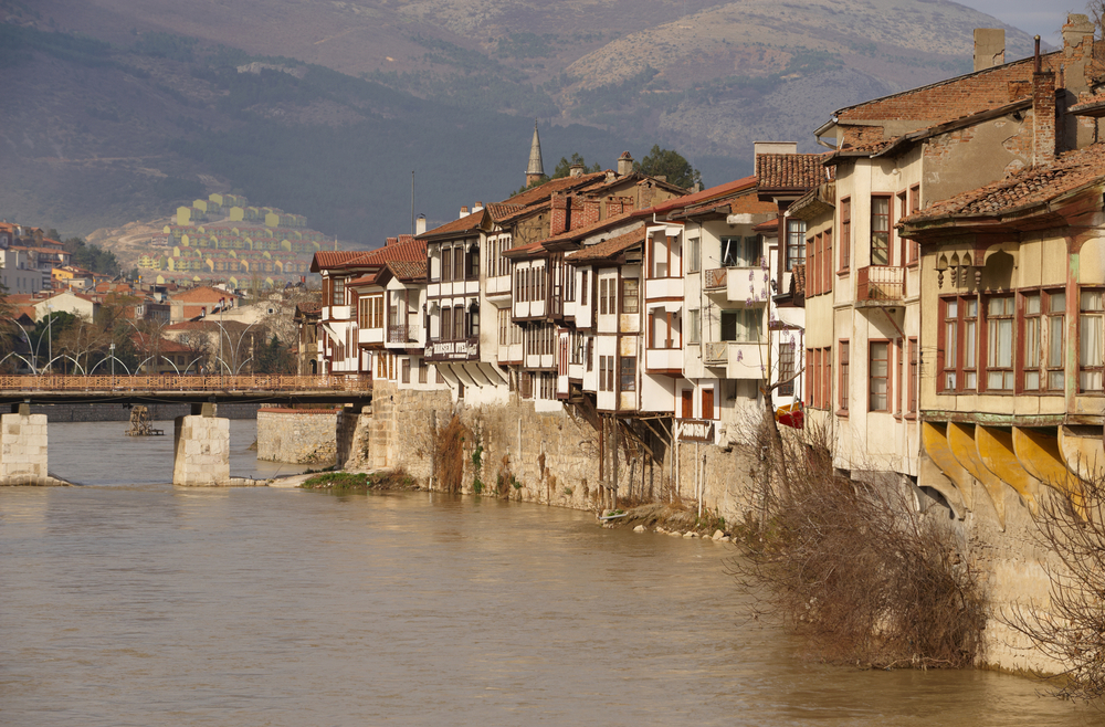 Amaseia sits on the Yeşil River